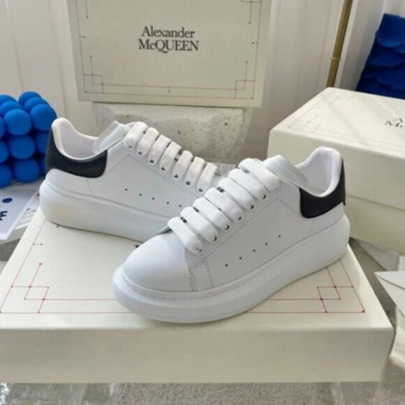Alexander McQueen White Leather Sporty-Chic Trainers - Picture 4 of 6